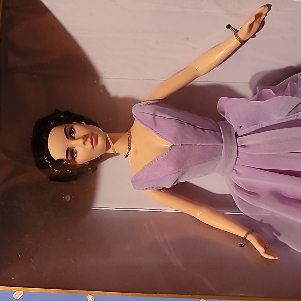 🆕️ Rare Special Edition Elizabeth Taylor White Diamonds 2000 Barbie Doll In Box - Picture 5 of 10